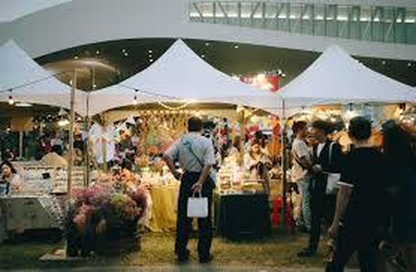 Bazar empresarial con stands de negocios afiliados
